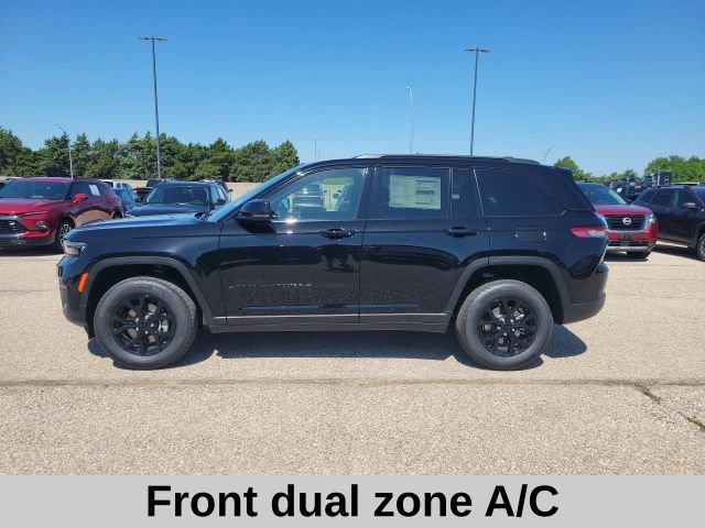 New 2025 Jeep Grand Cherokee Laredo image 3