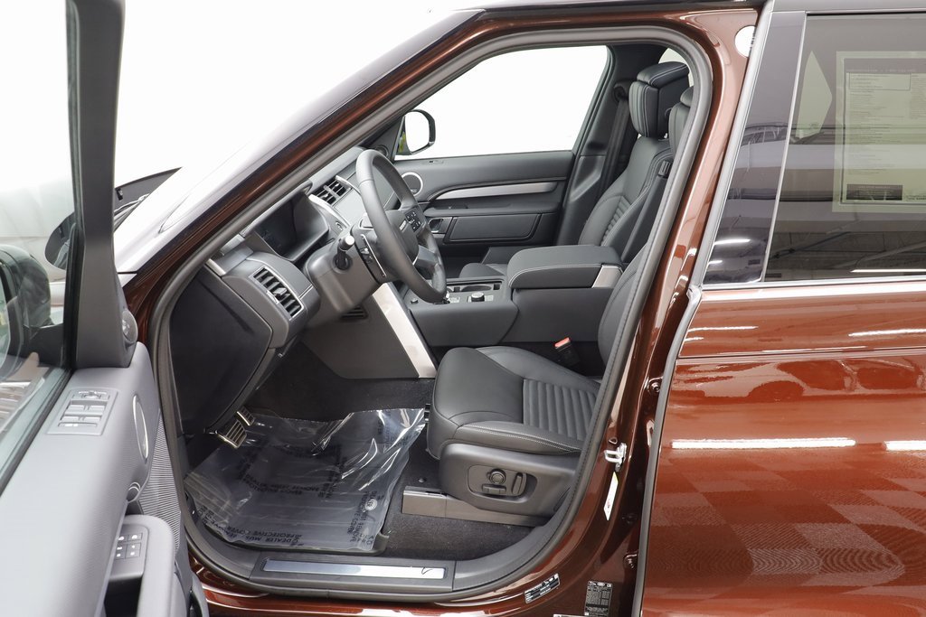 New 2026 Land Rover Discovery Limited Edition image 6