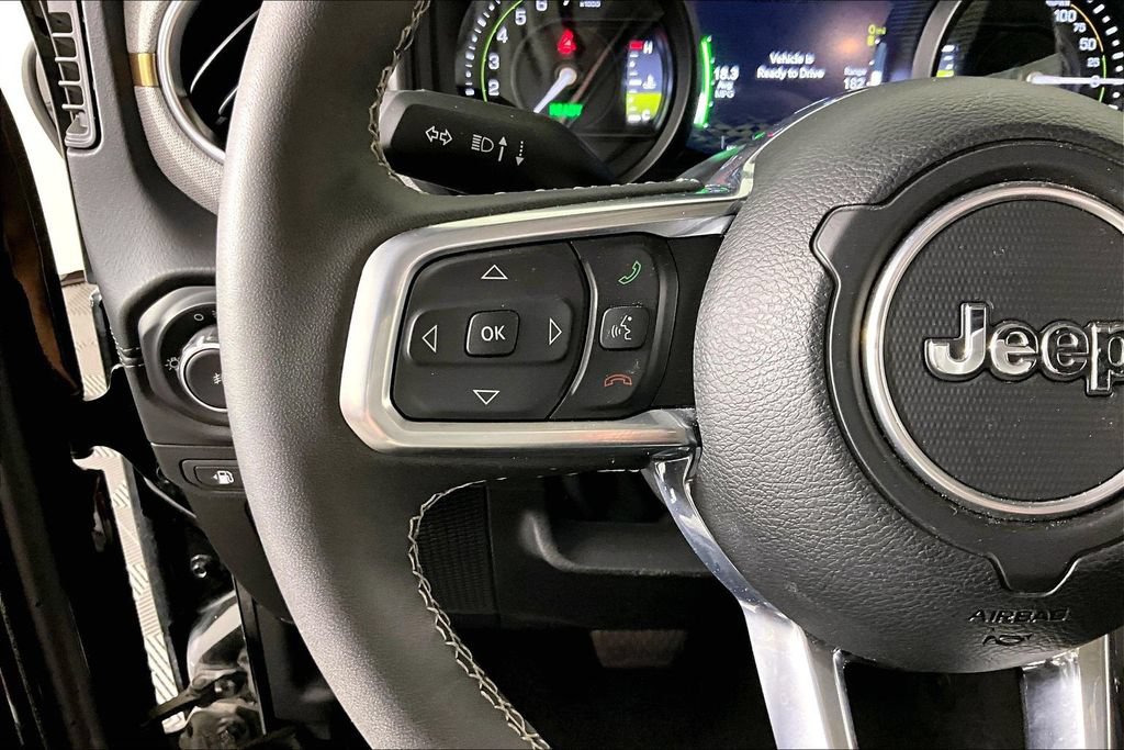 Used 2025 Jeep Wrangler Unlimited Sahara AWD/4WD image 10