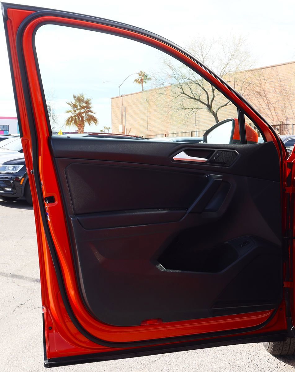 Used 2019 Volkswagen Tiguan SEL AWD/4WD image 37