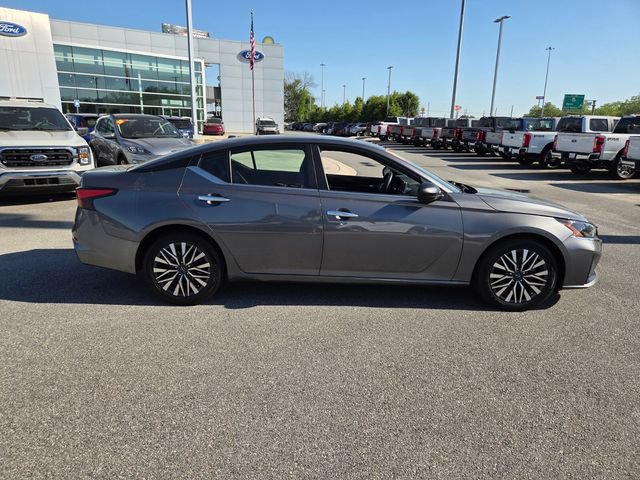 Used 2024 Nissan Altima 2.5 SV FWD image 12