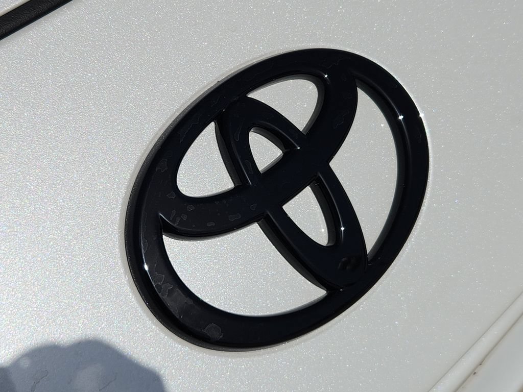 New 2026 Toyota Camry Hybrid FWD image 12