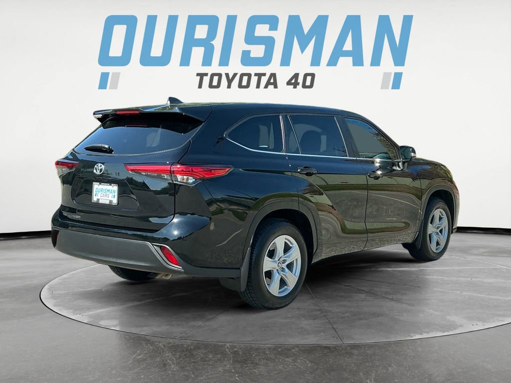 Used 2023 Toyota Highlander L FWD image 7