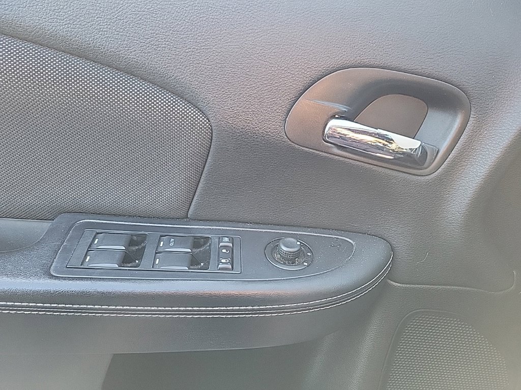 Used 2013 Dodge Avenger SE FWD image 11