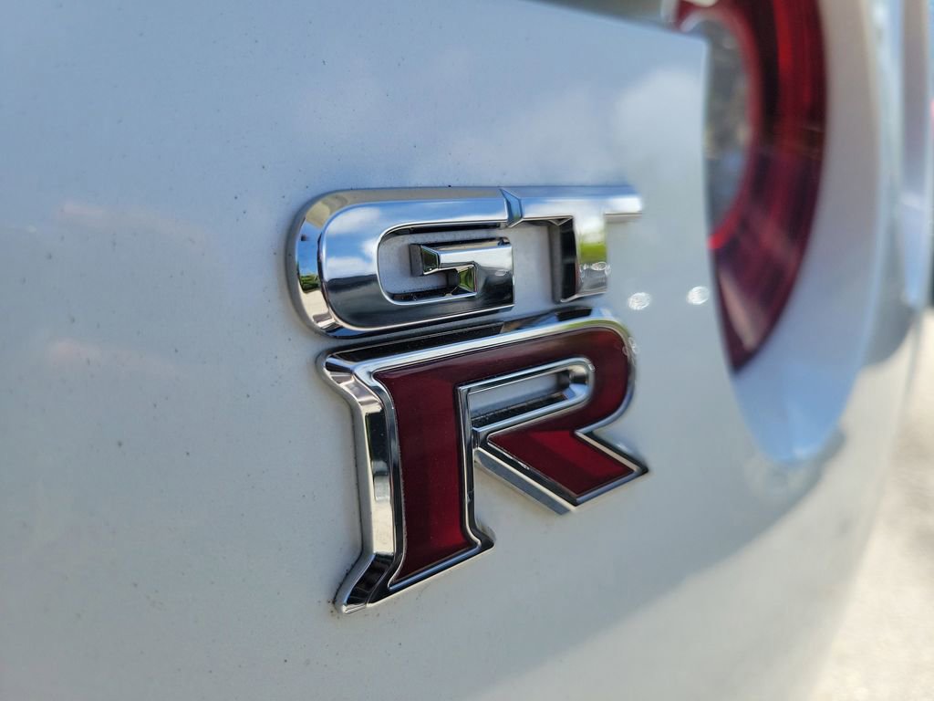 Used 2021 Nissan GT-R Premium image 11
