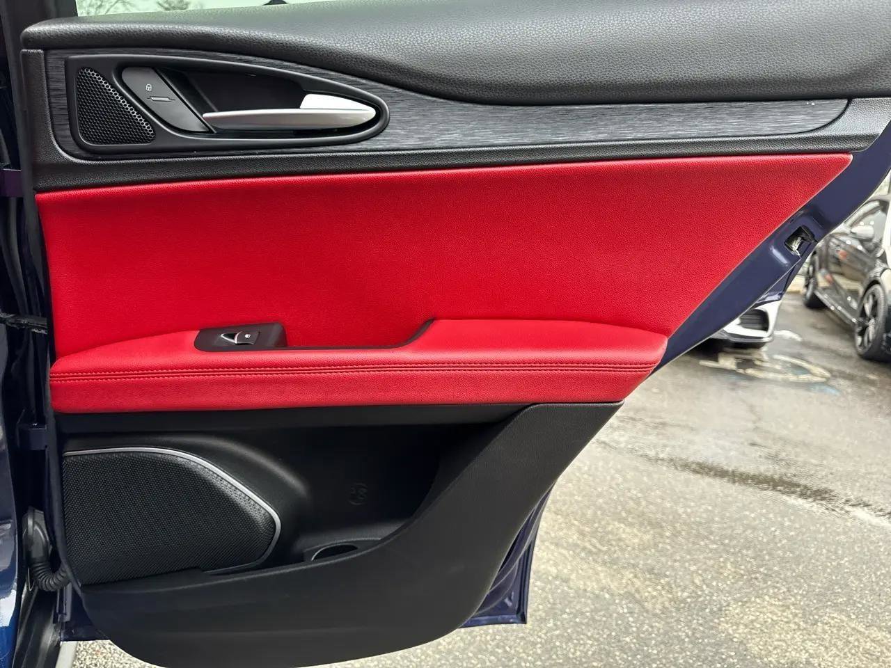 Used 2020 Alfa Romeo Stelvio AWD w/ Nero Edizione image 27