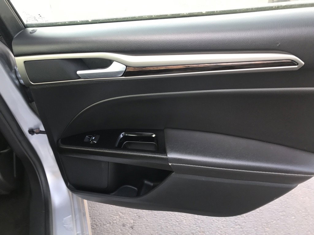 Used 2016 Ford Fusion SE w/ Equipment Group 202A image 22