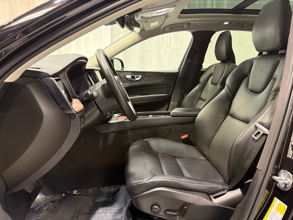Used 2024 Volvo XC60 B5 Plus image 19