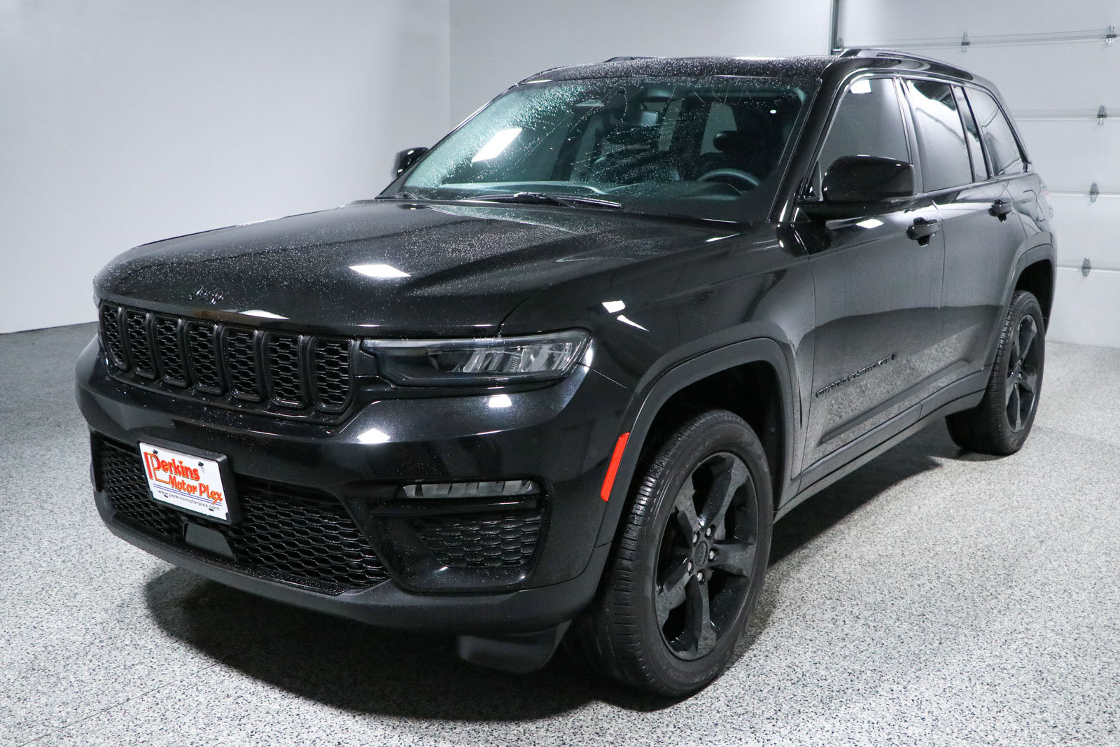 Used 2023 Jeep Grand Cherokee Limited w/ Black Appearance Package AWD/4WD image 31