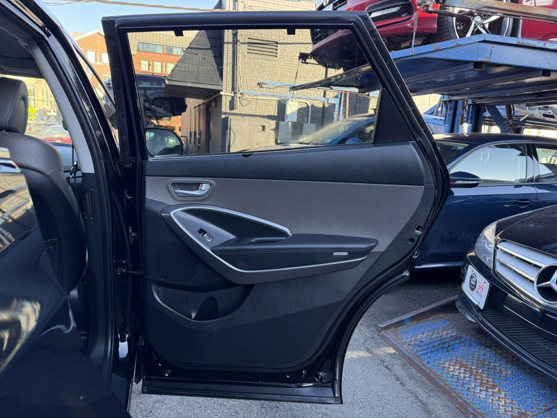 Used 2014 Hyundai Santa Fe GLS image 14