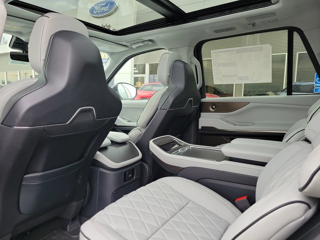 New 2026 Lincoln Navigator L Black Label AWD/4WD image 16