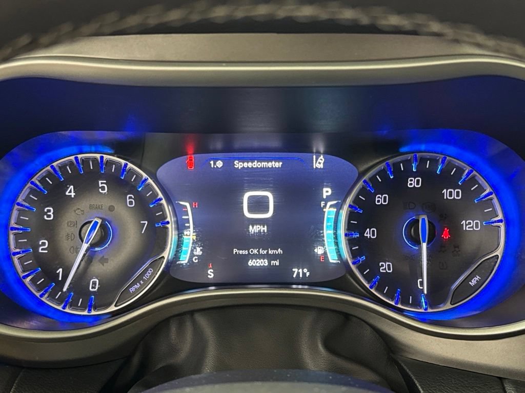 Certified 2024 Chrysler Pacifica Touring-L FWD image 22
