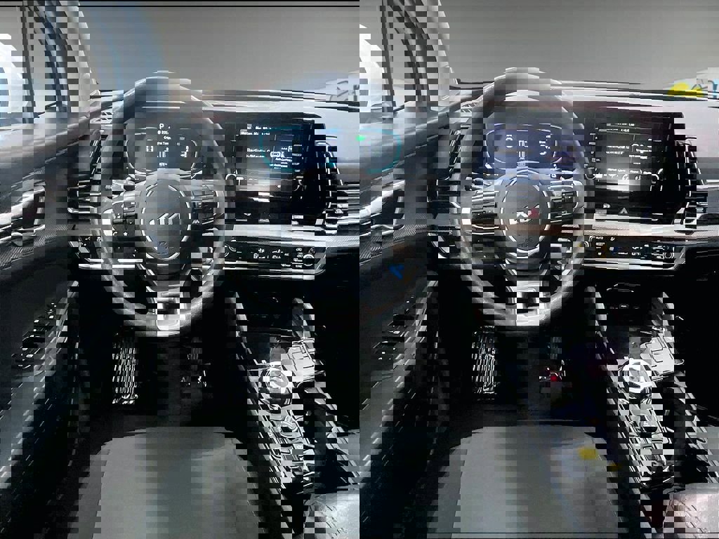 Used 2023 Kia Sportage LX image 16