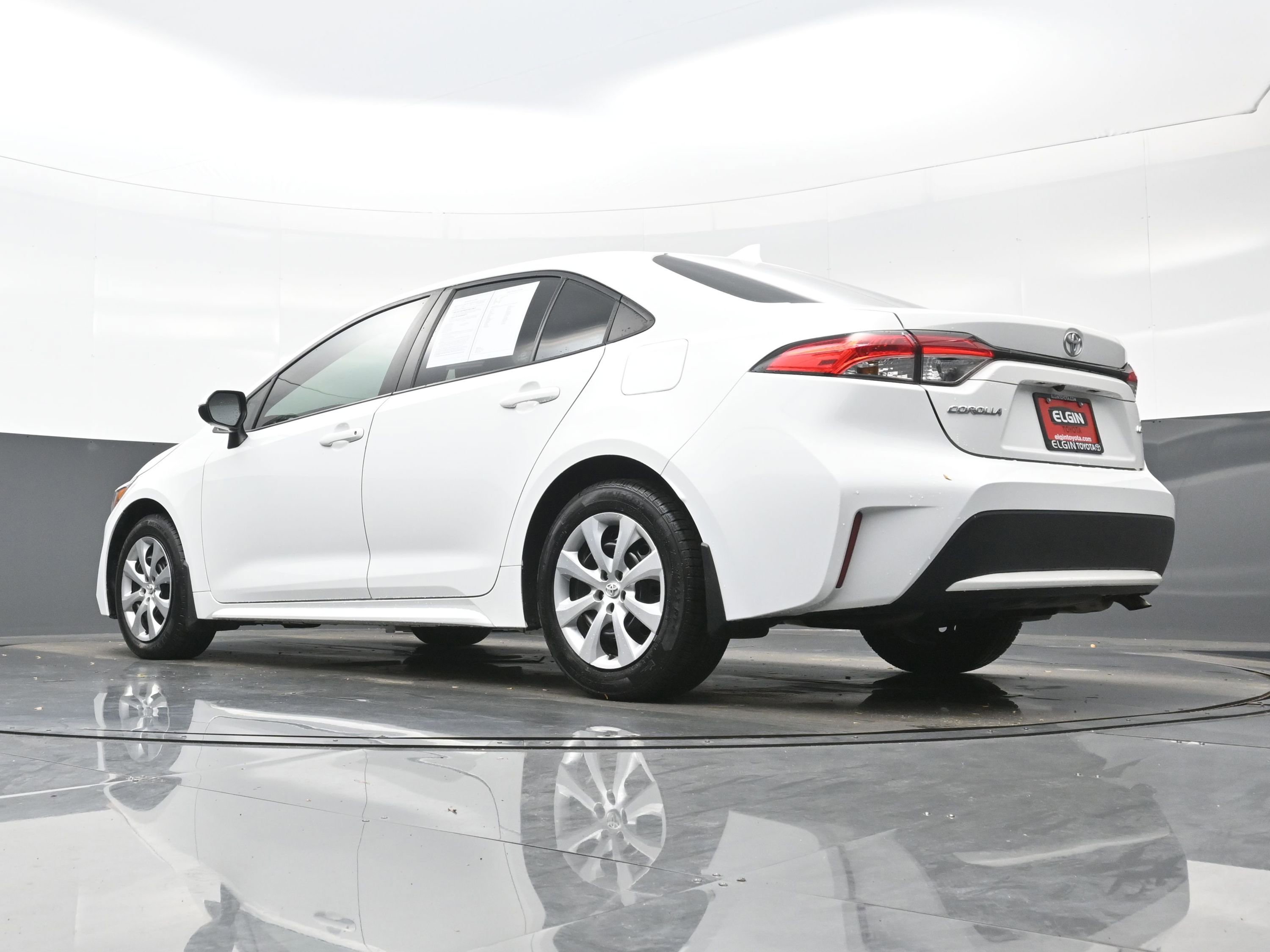 Used 2022 Toyota Corolla LE image 27
