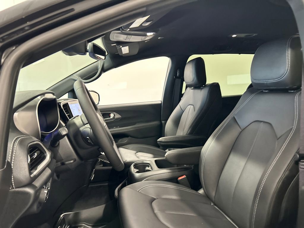 New 2025 Chrysler Pacifica Select image 15