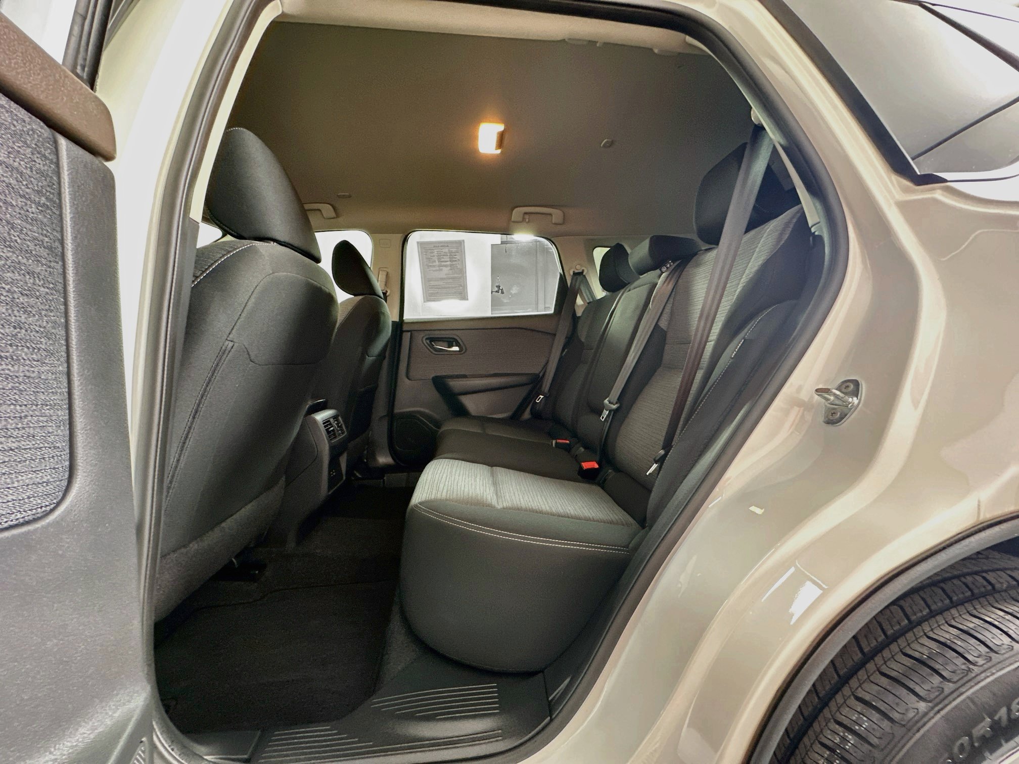 Used 2023 Nissan Rogue SV FWD image 28