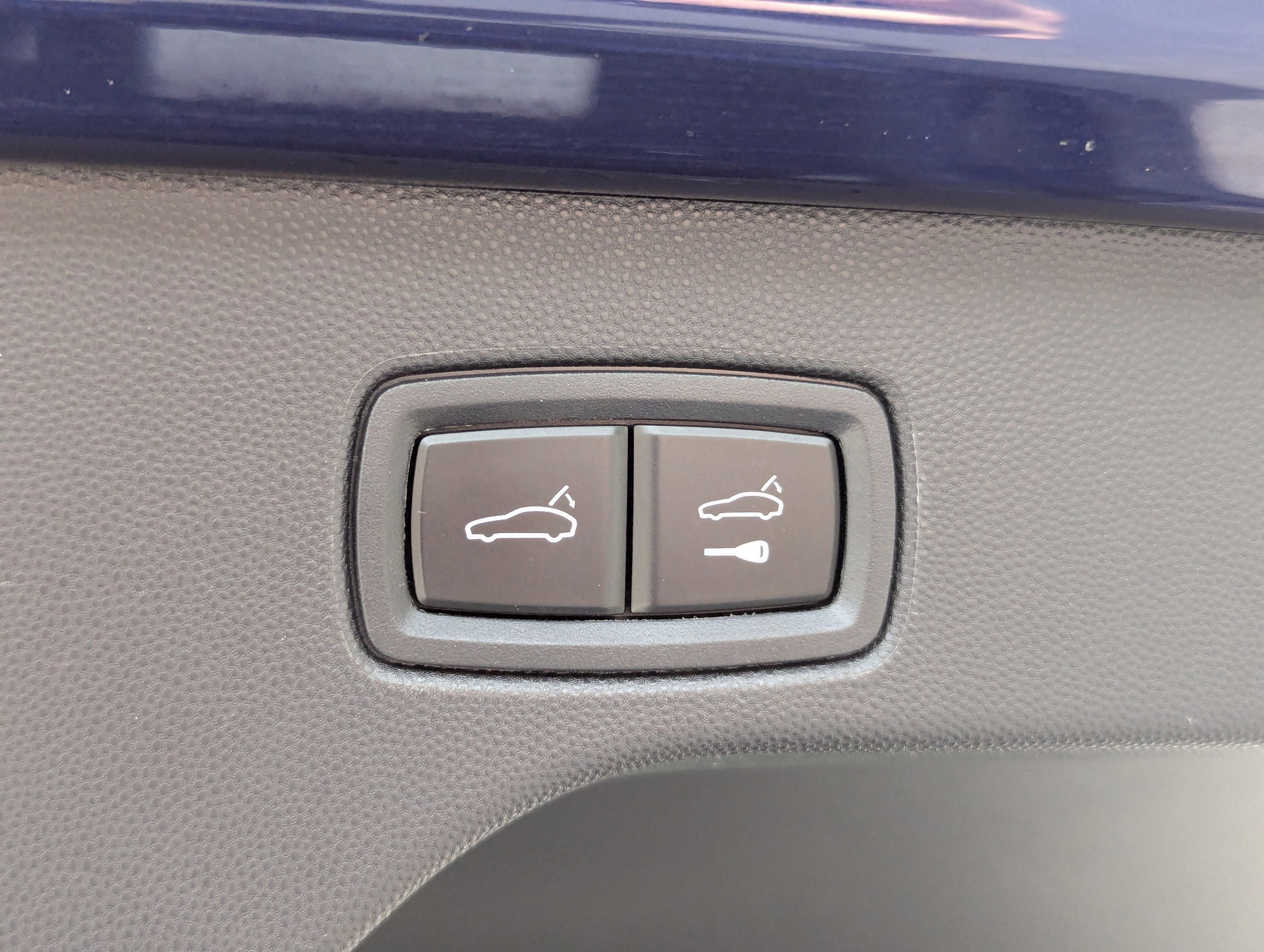 Certified 2025 Porsche Macan Electric RWD image 15