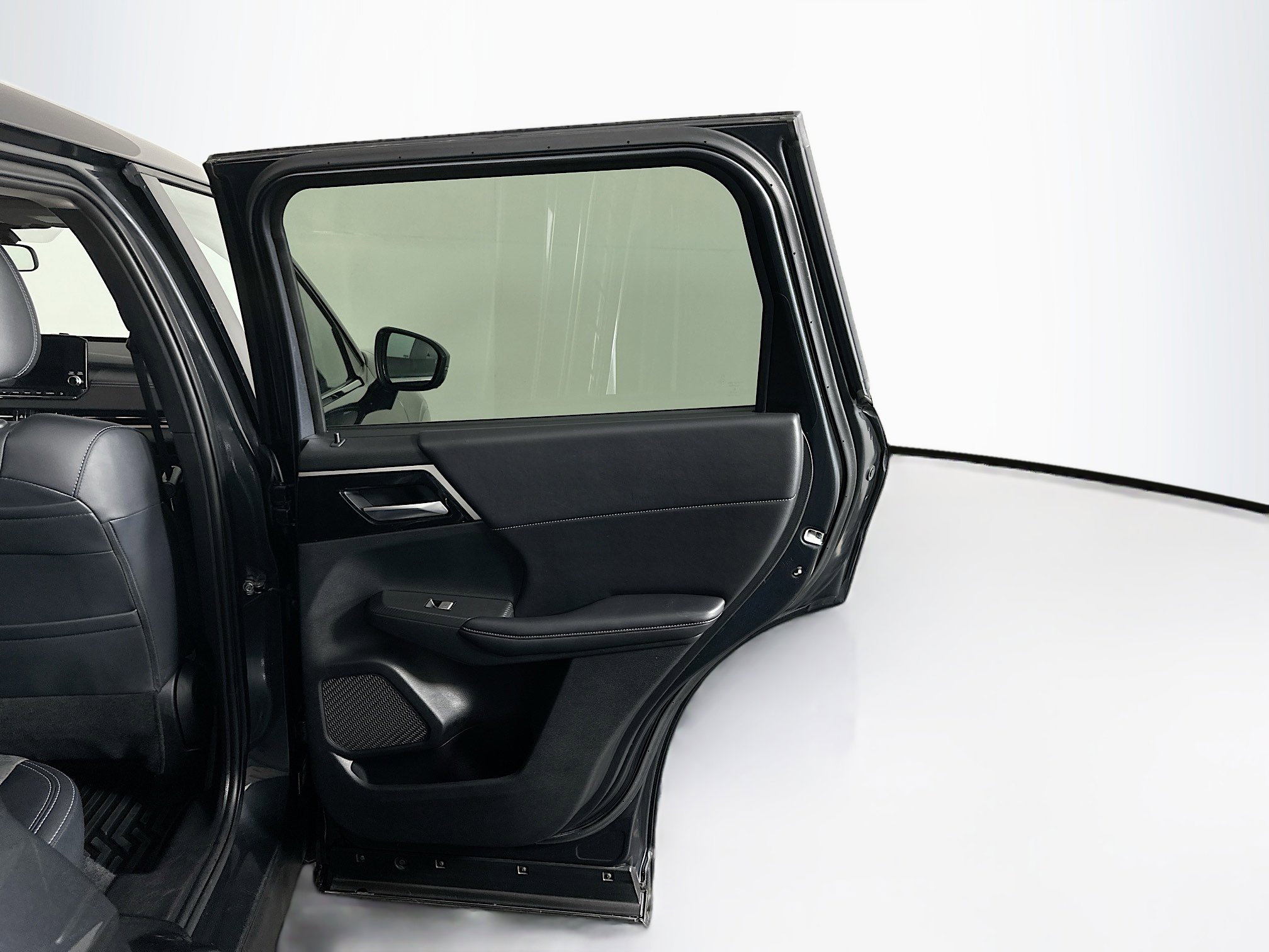 Used 2024 Mitsubishi Outlander SE image 32