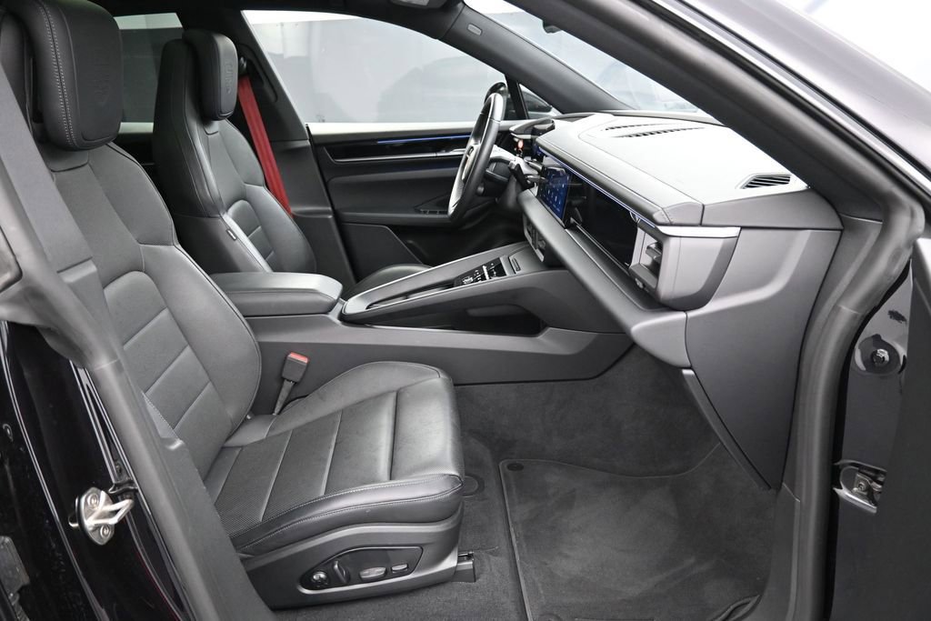 Certified 2025 Porsche Macan 4S Electric AWD/4WD image 27