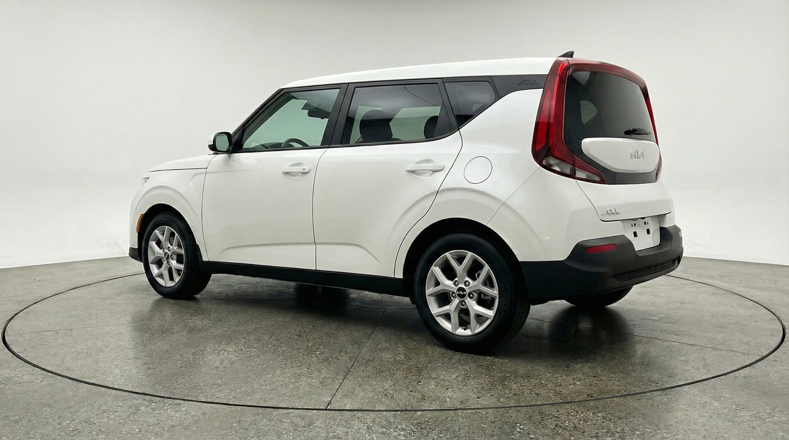 Used 2025 Kia Soul LX w/ LX Technology Package FWD image 5