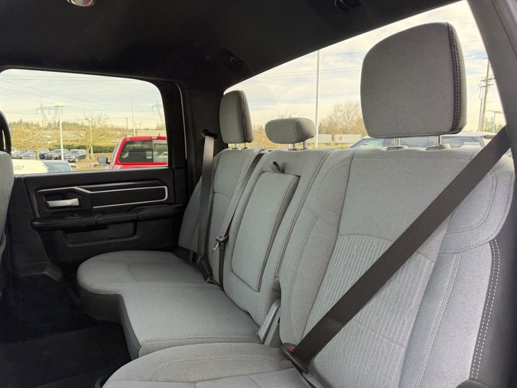 Used 2024 RAM 3500 Big Horn image 28