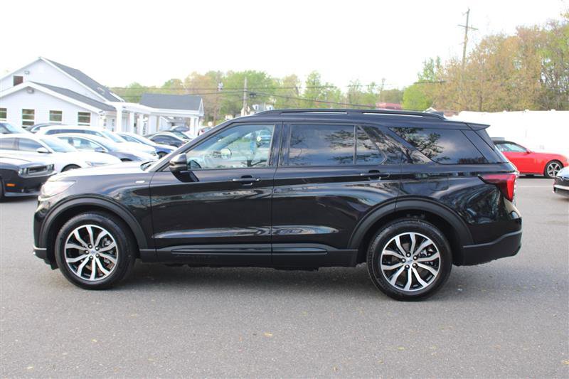 Used 2025 Ford Explorer ST-Line AWD/4WD image 5