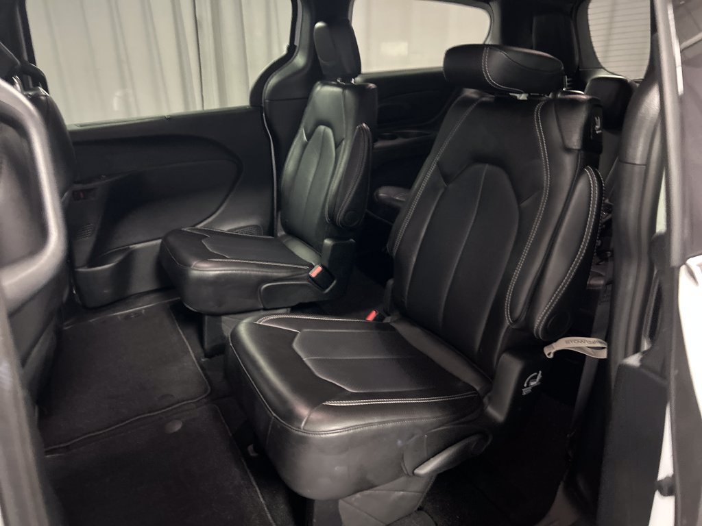 Used 2026 Chrysler Pacifica Select FWD image 23