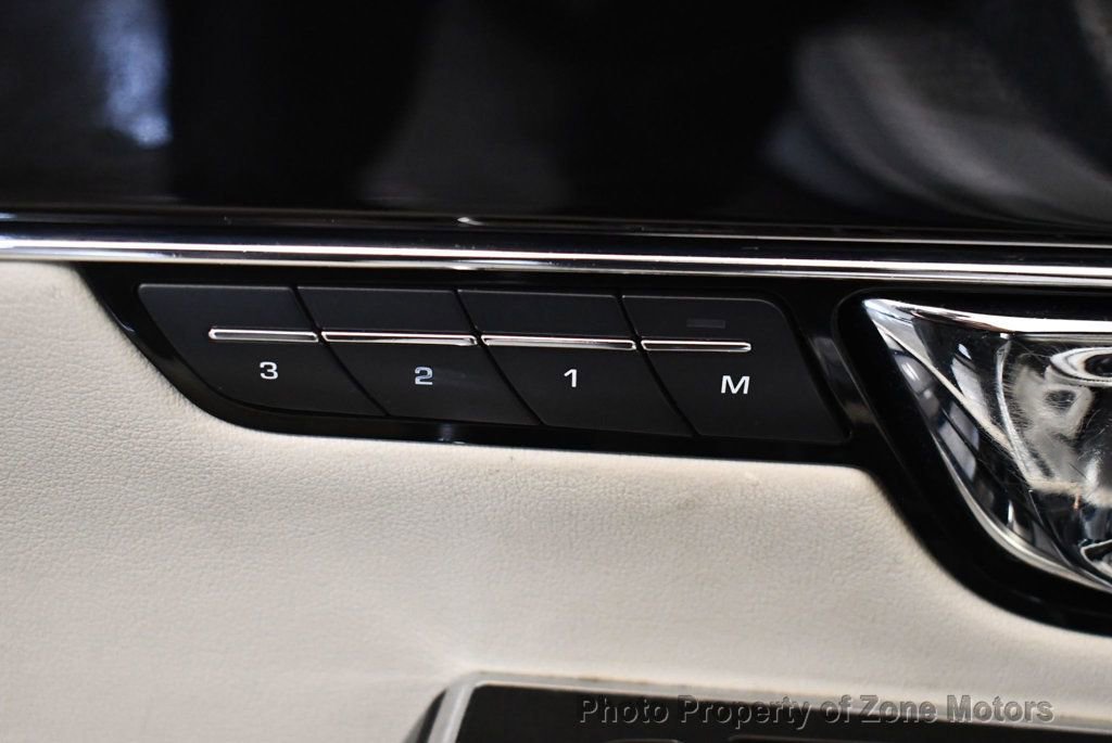 Used 2015 Jaguar XJ image 33