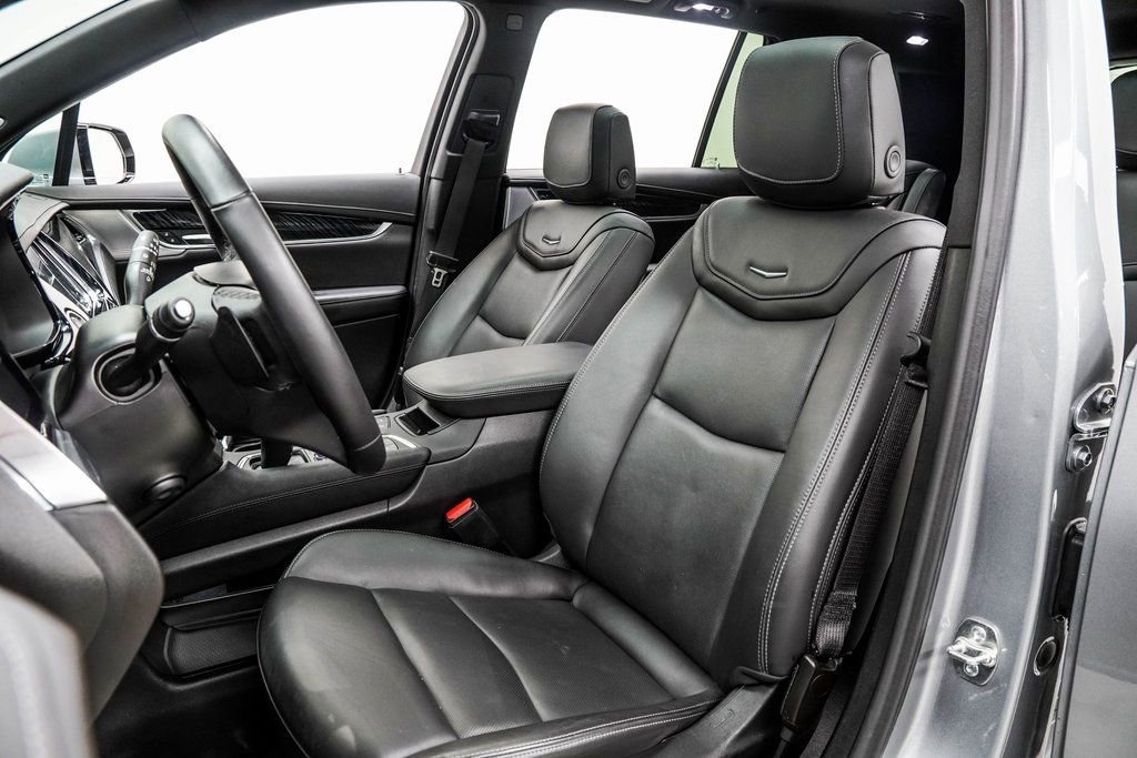 Used 2025 Cadillac XT6 Premium Luxury image 40
