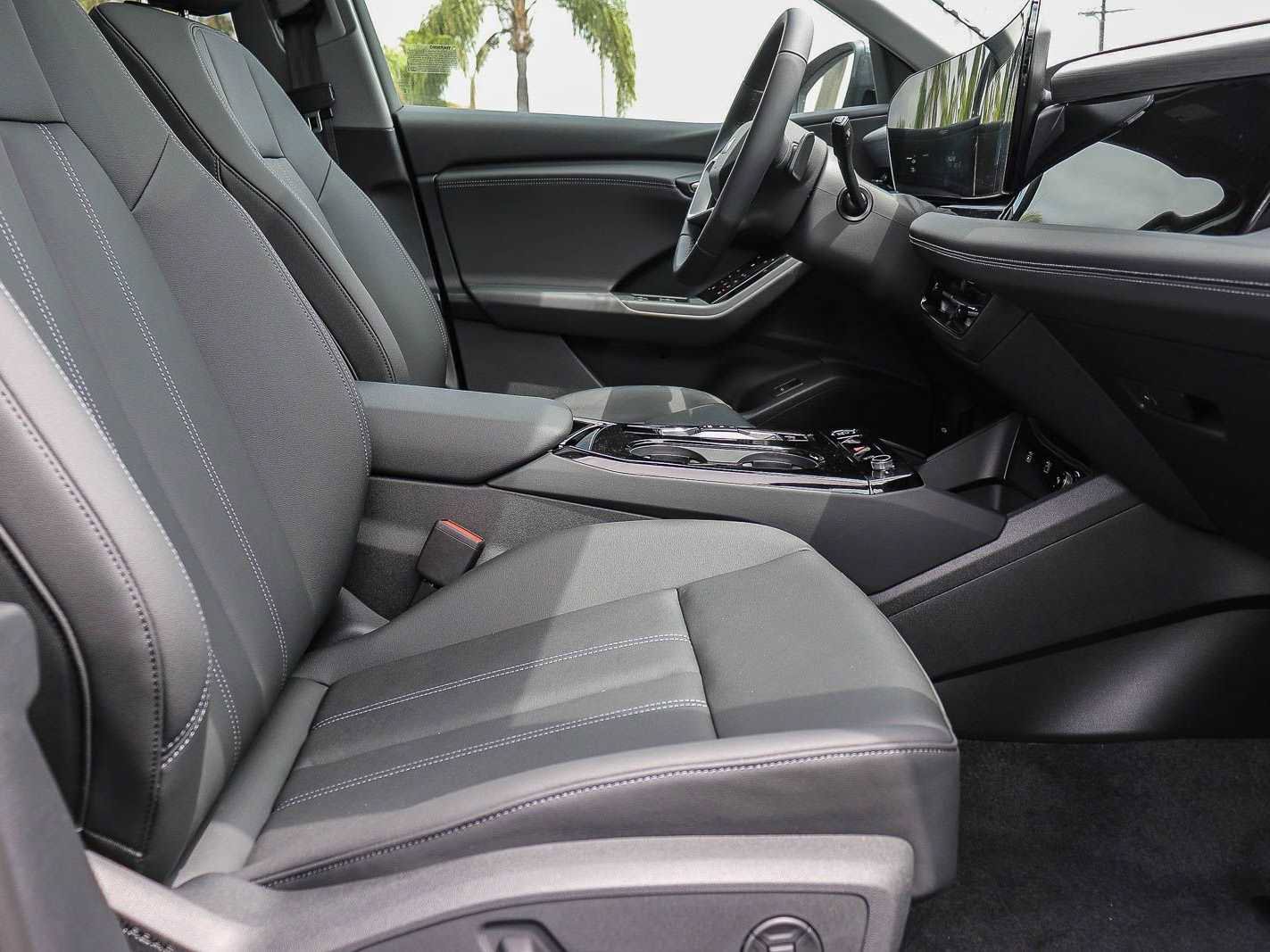 Used 2025 Audi Q6 e-tron Premium w/ Convenience Package RWD image 17