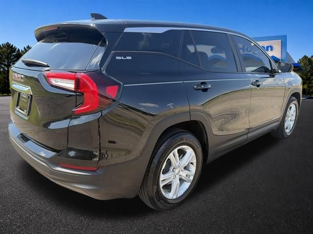 Used 2024 GMC Terrain SLE w/ LPO, Floor Liner Package FWD image 4