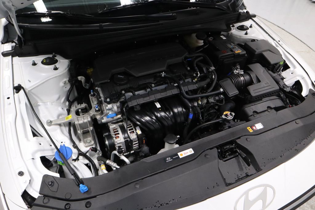 Certified 2025 Hyundai Elantra Sport image 16