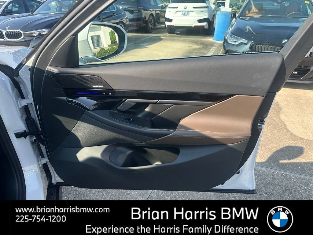 Certified 2025 BMW 530i image 18