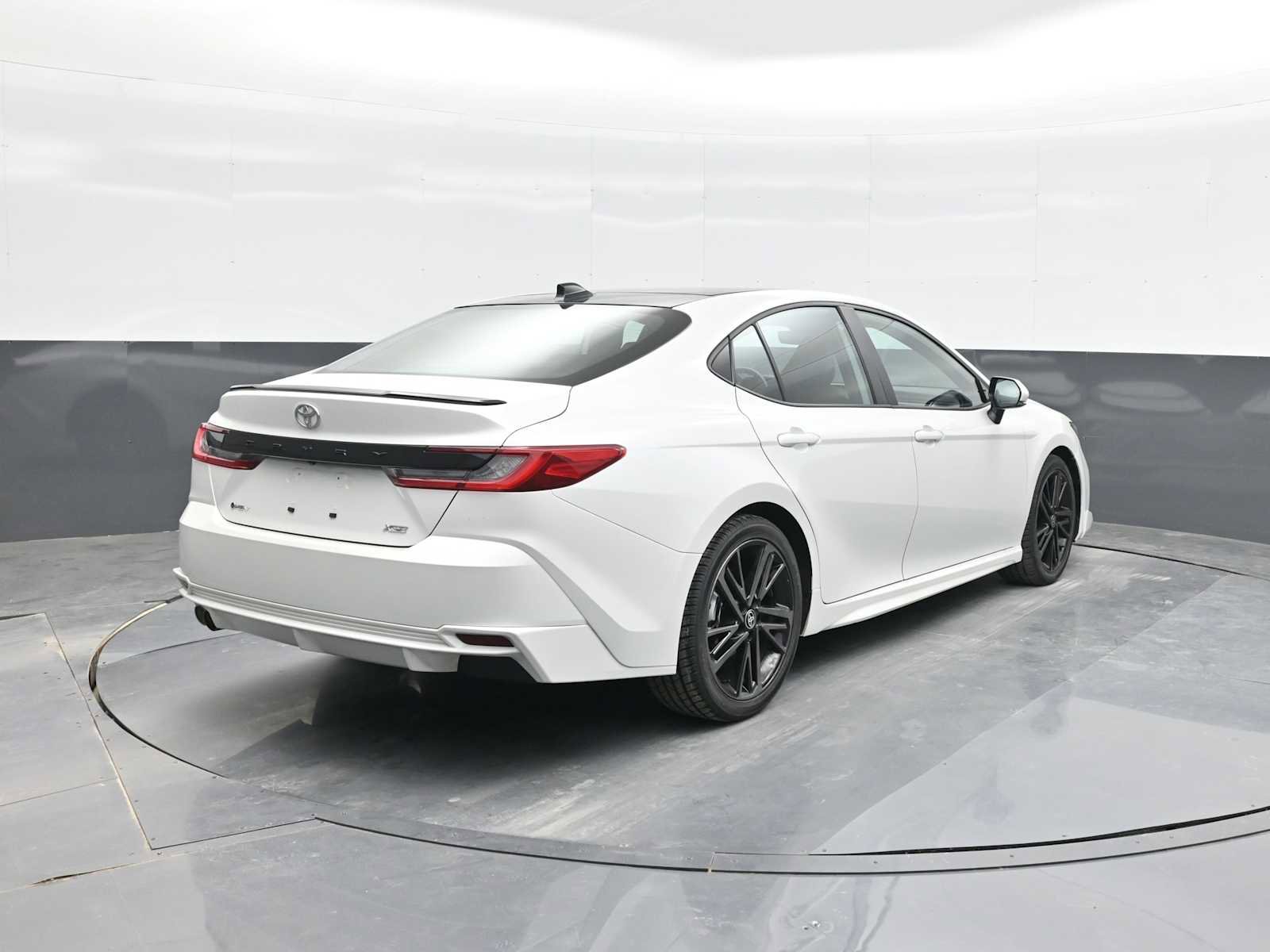 Used 2025 Toyota Camry XSE image 4