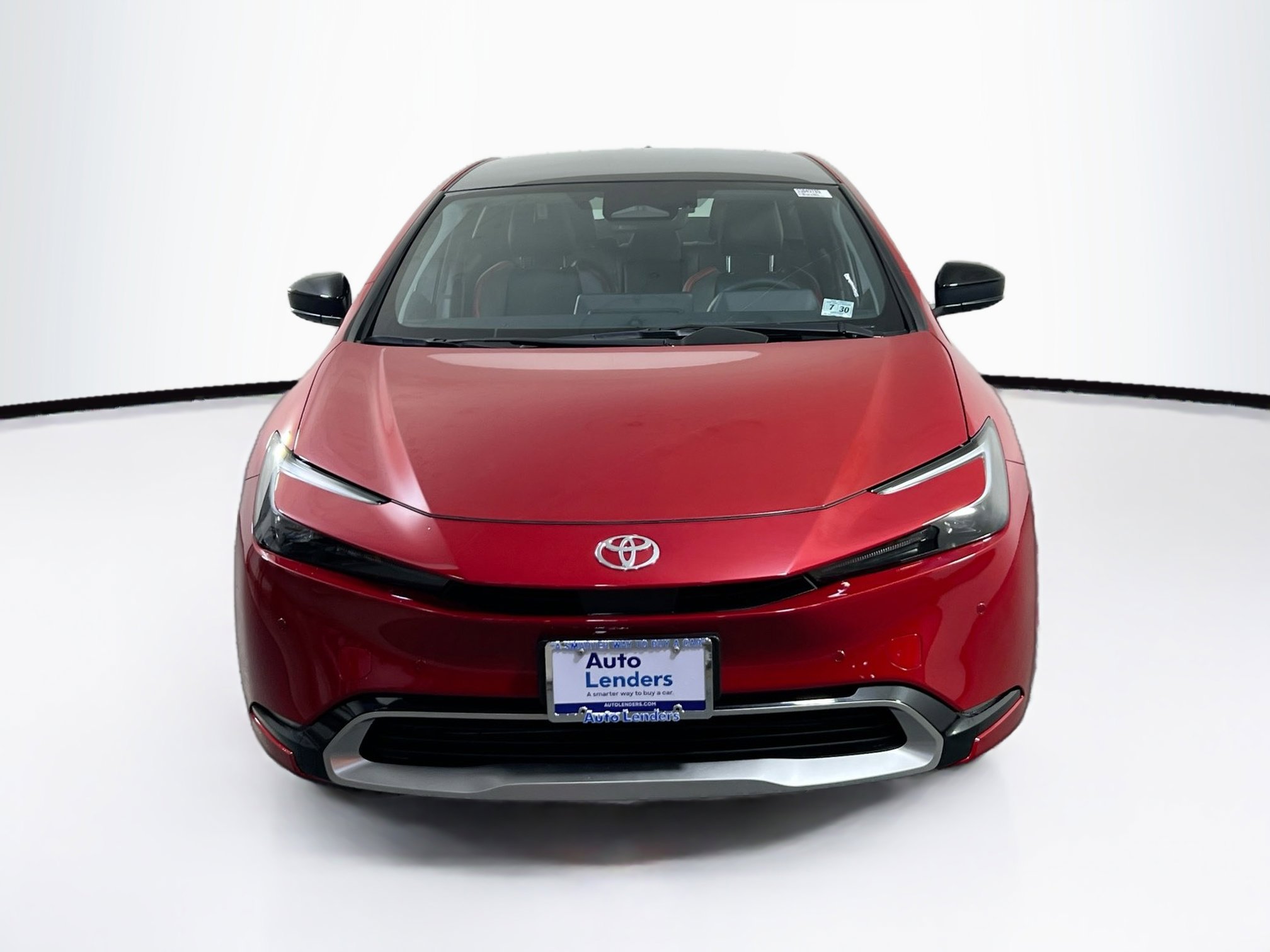 Used 2025 Toyota Prius Plug-In Hybrid image 2