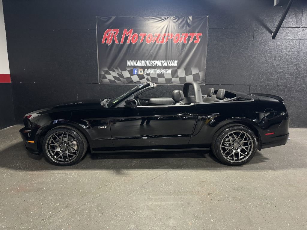 Used 2013 Ford Mustang GT Premium w/ Security Pkg RWD image 2