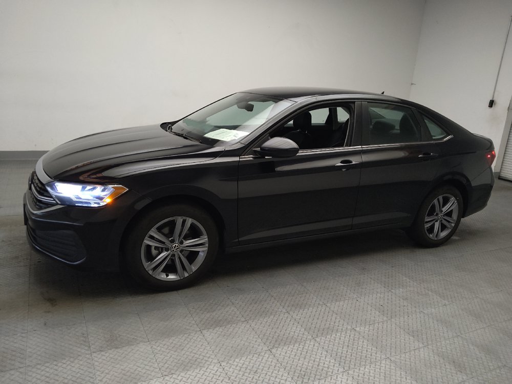 Used 2023 Volkswagen Jetta SE FWD image 2