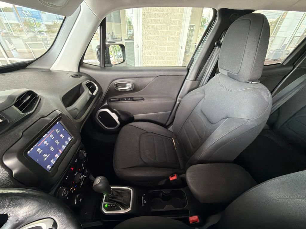 Used 2019 Jeep Renegade Latitude w/ Cold Weather Group AWD/4WD image 36