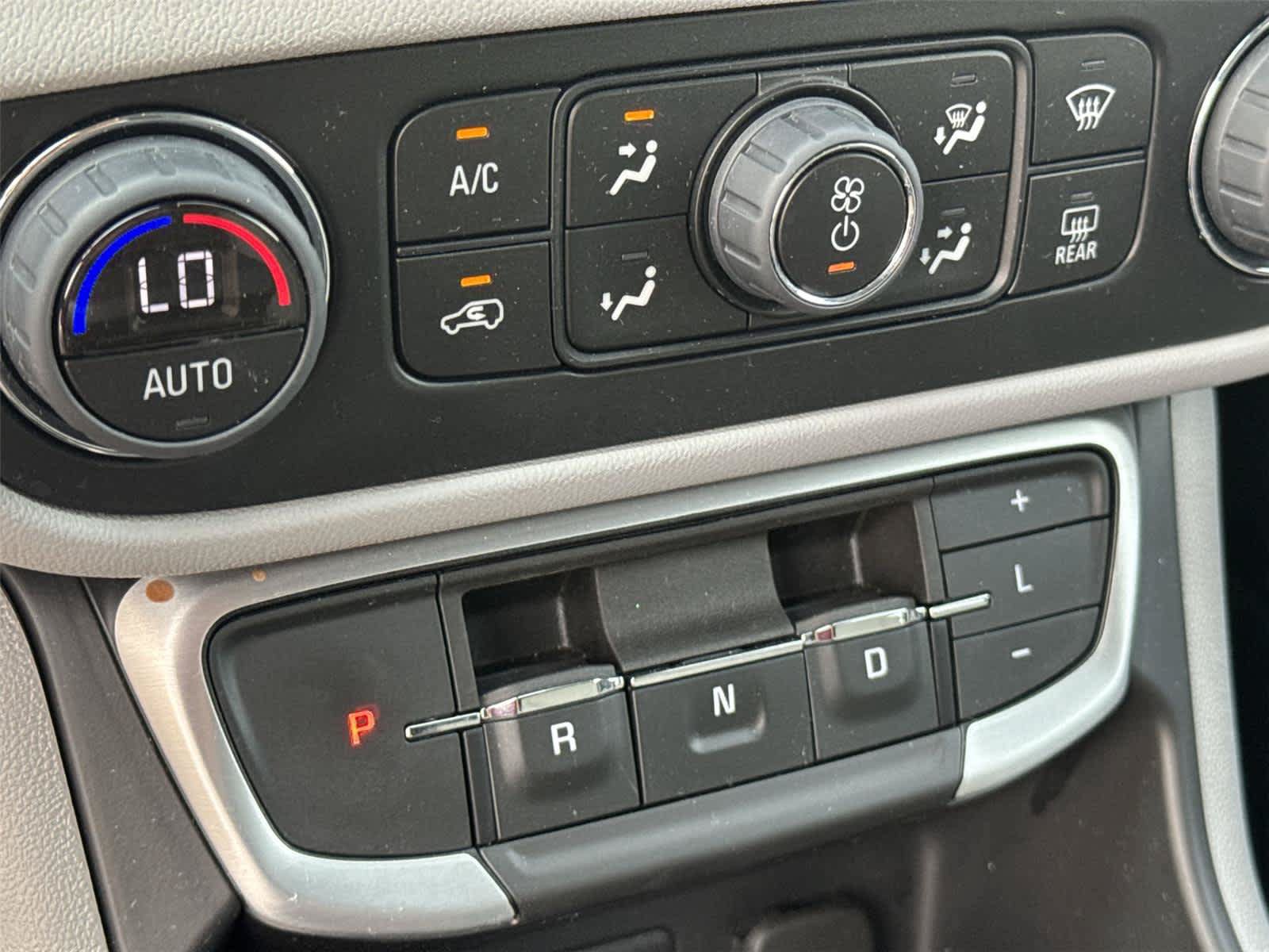 Used 2023 GMC Terrain SLT AWD/4WD image 29