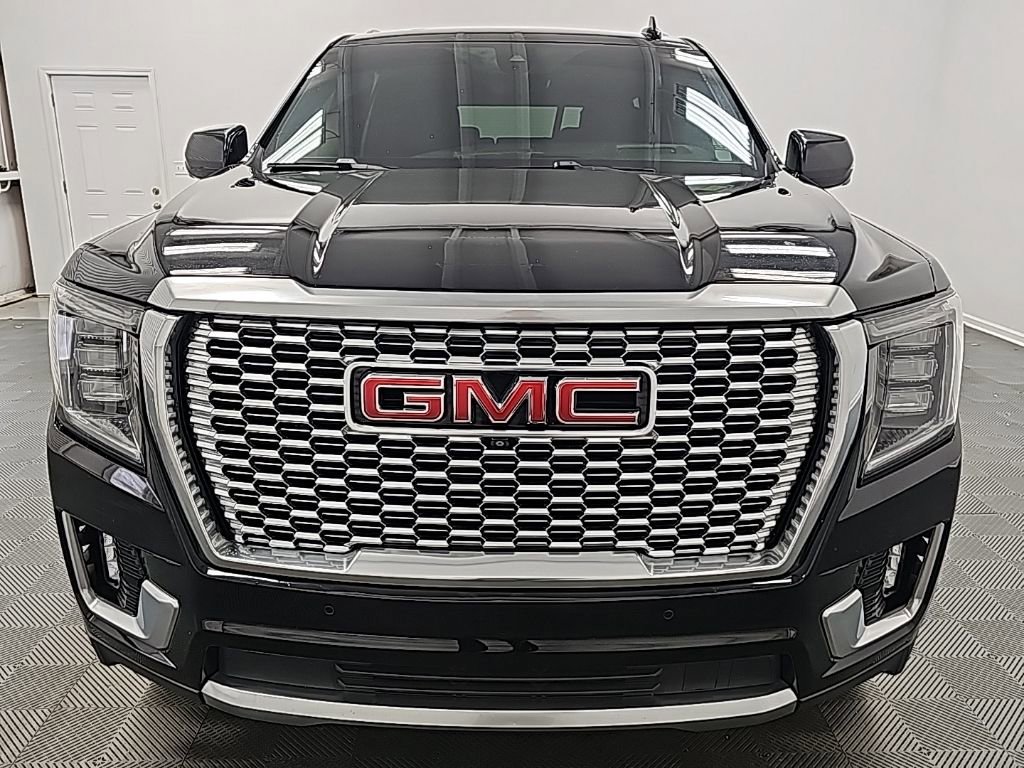 Used 2021 GMC Yukon Denali w/ Denali Premium Package image 3