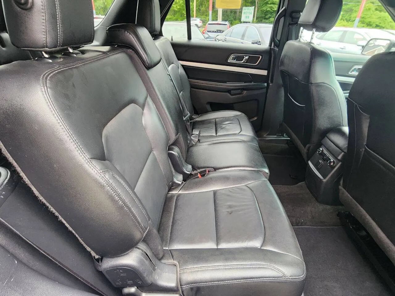 Used 2016 Ford Explorer XLT w/ Equipment Group 202A AWD/4WD image 14