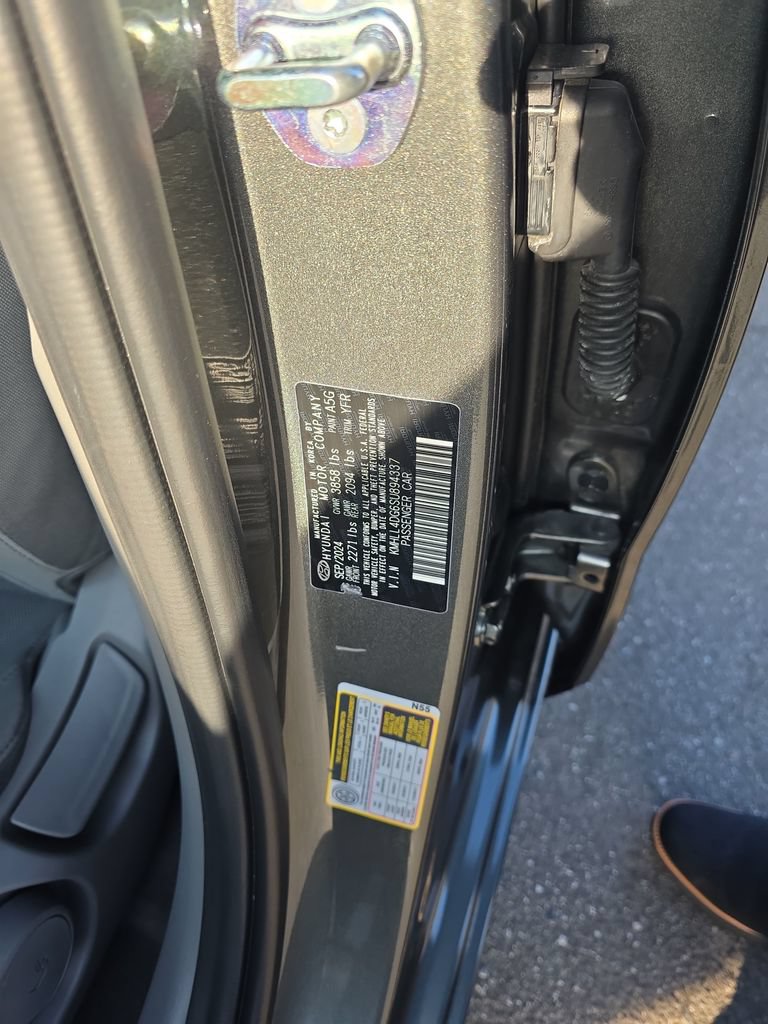 Used 2025 Hyundai Elantra SE FWD image 27
