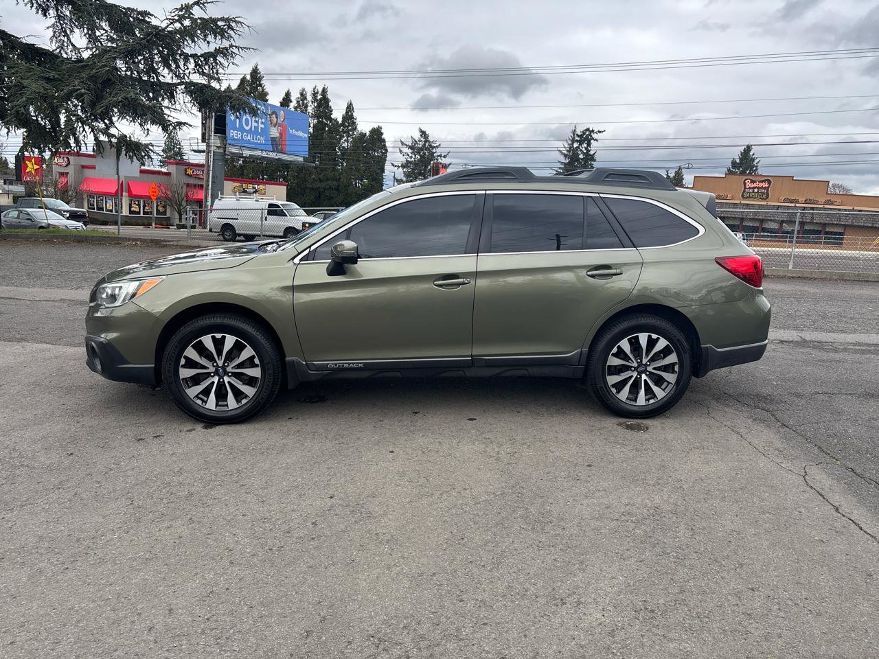 Used 2017 Subaru Outback 2.5i Limited image 3