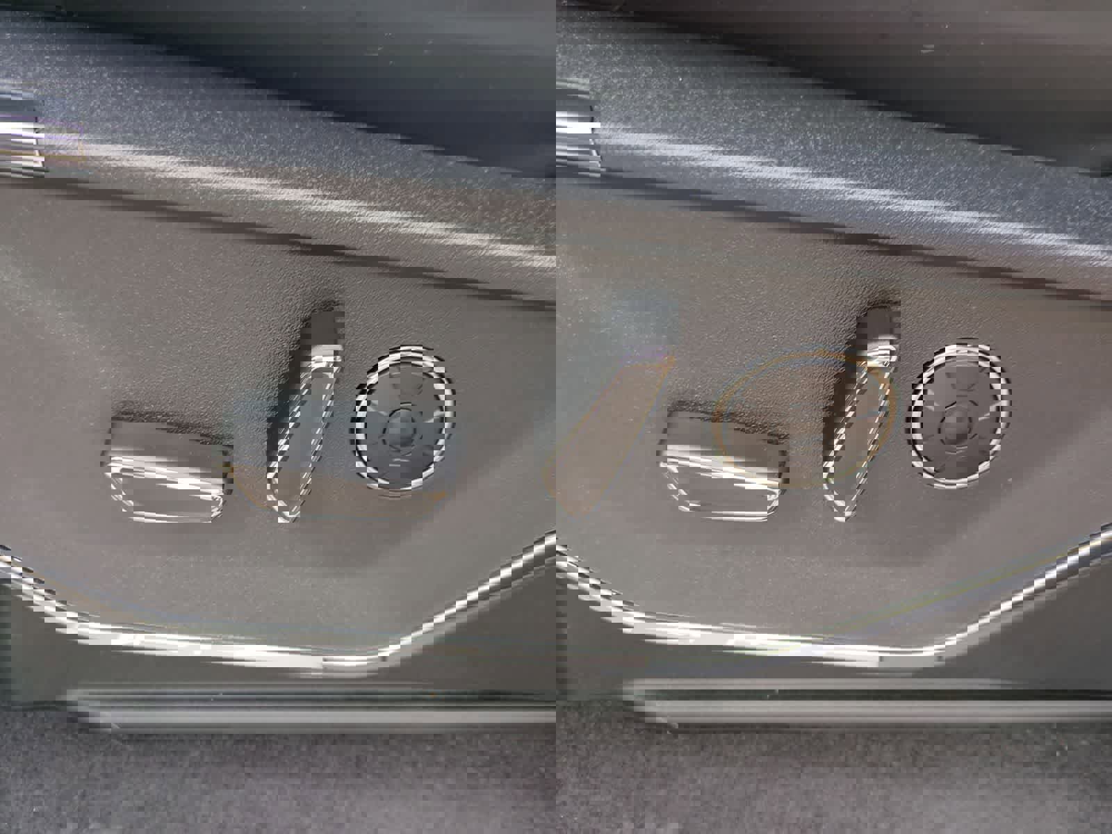 Used 2025 Ford F150 Platinum w/ Equipment Group 702A High image 17