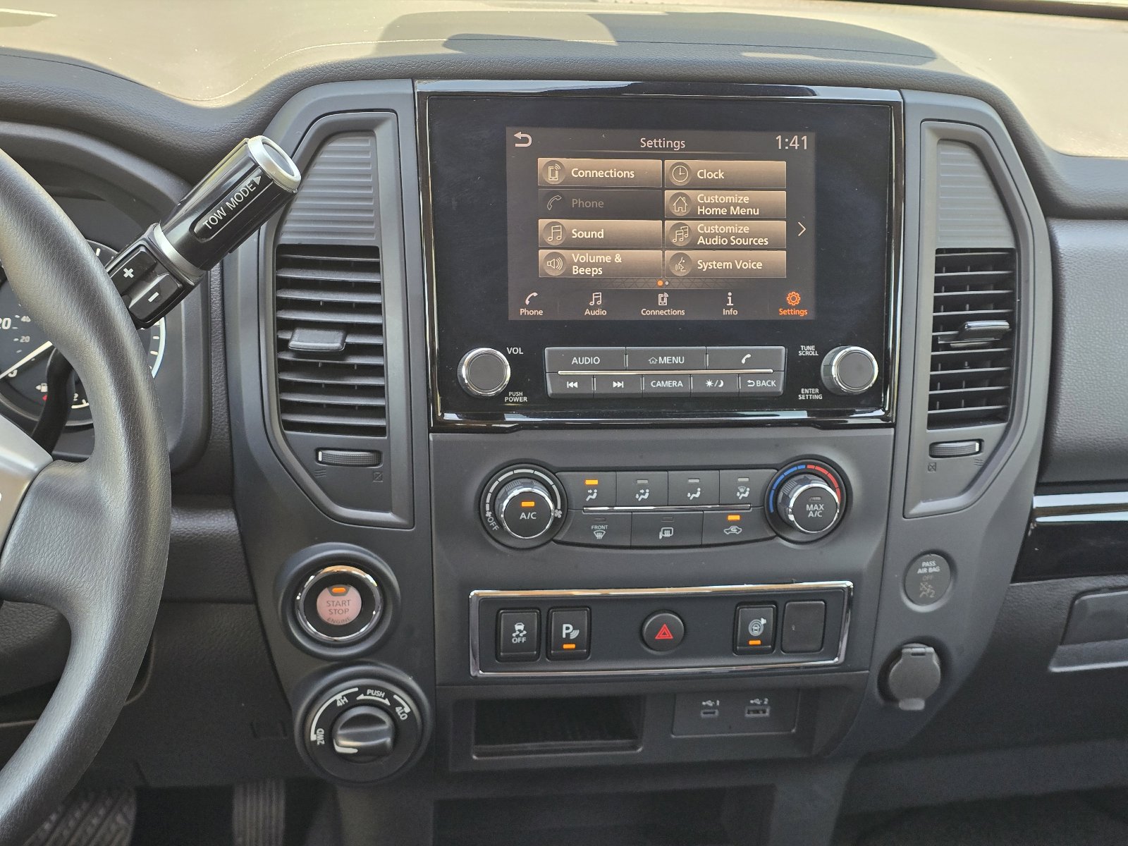 Used 2024 Nissan Titan SV image 16