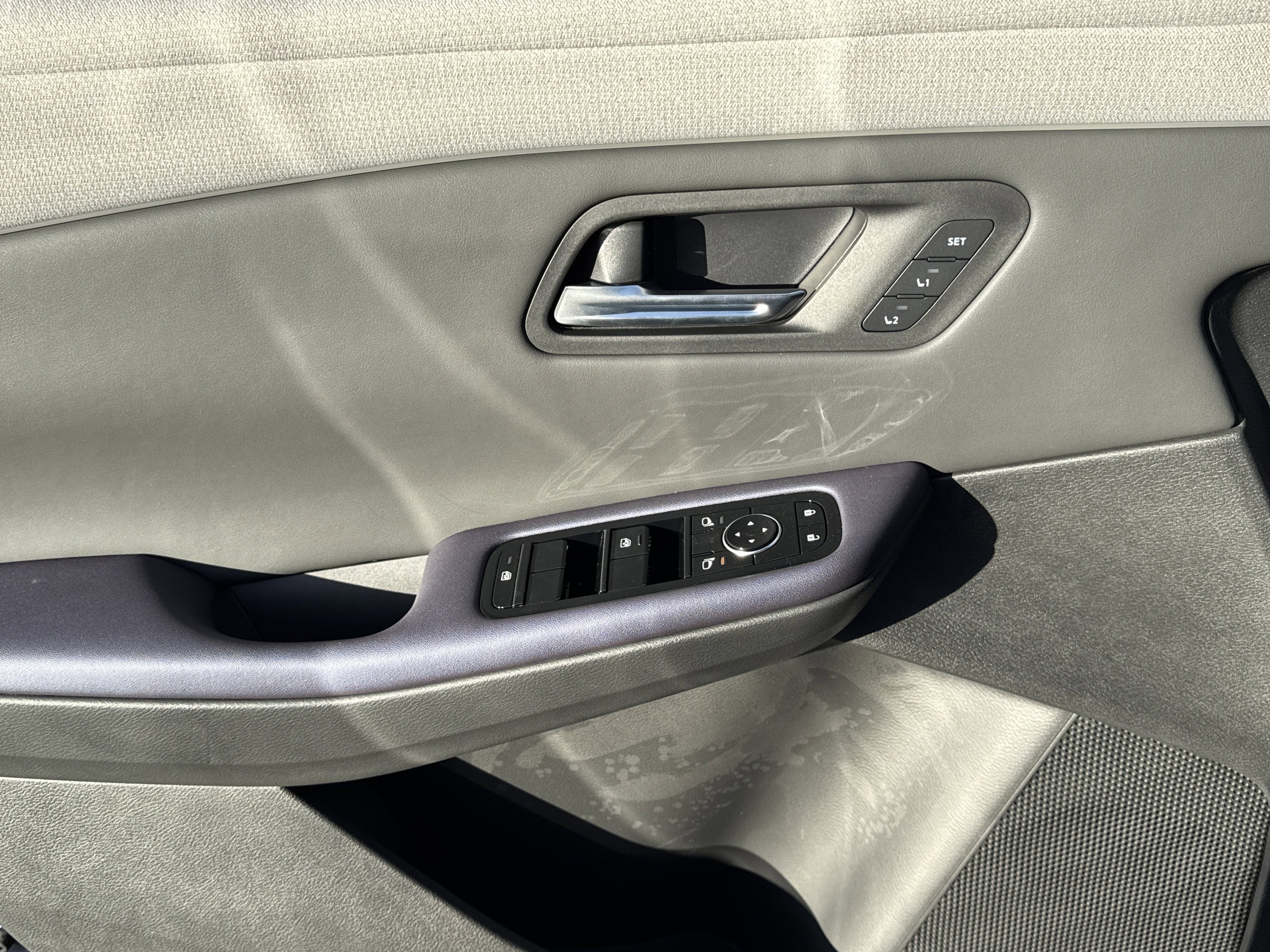 New 2026 Nissan Leaf Platinum+ w/ Cargo Package (Platinum+) image 8