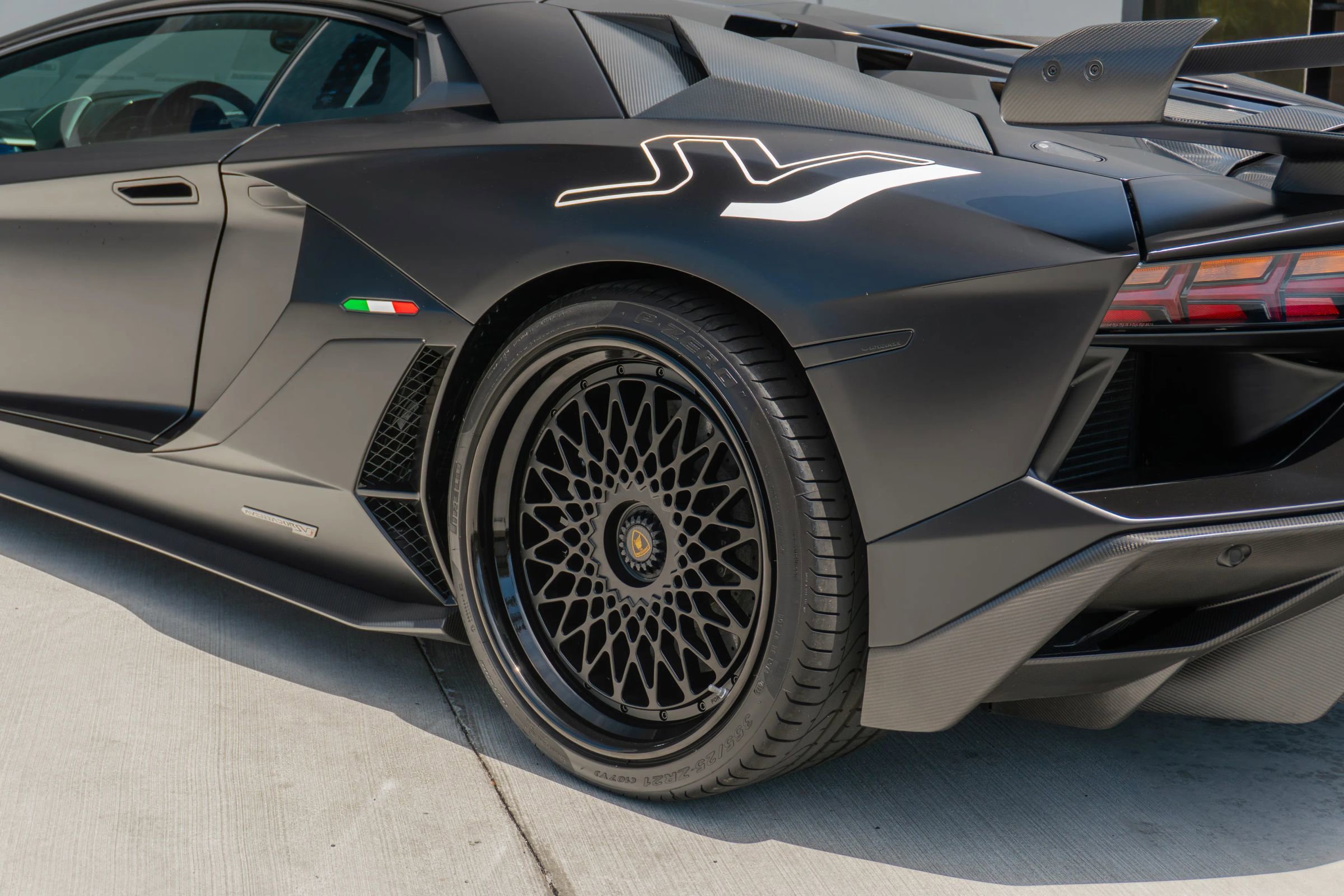 Used 2019 Lamborghini Aventador SVJ AWD/4WD image 55