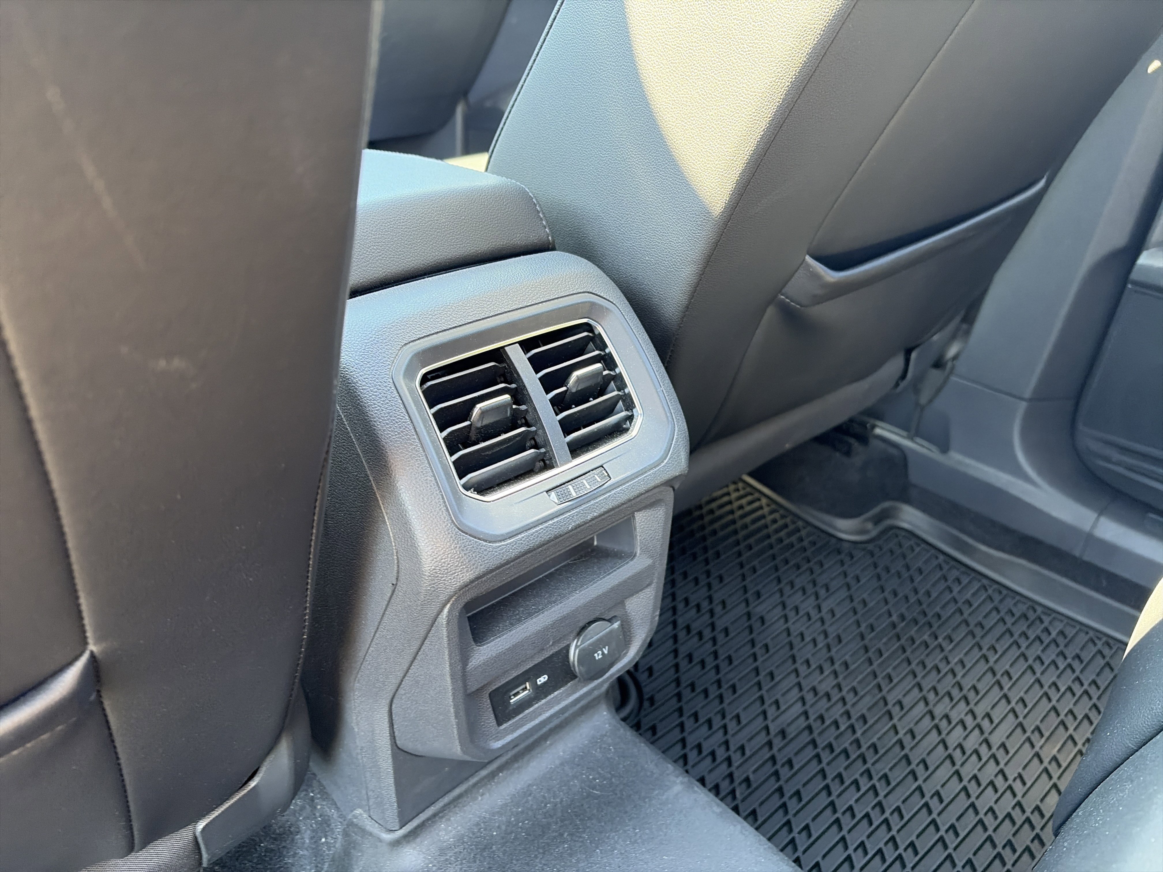 Used 2018 Volkswagen Tiguan SEL w/ 3rd Row Seat Package image 25