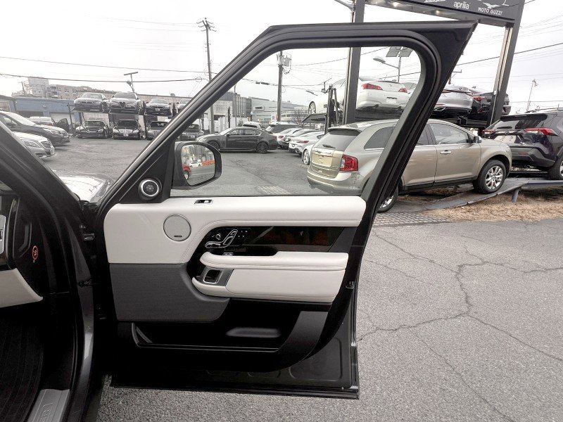 Used 2019 Land Rover Range Rover HSE image 16