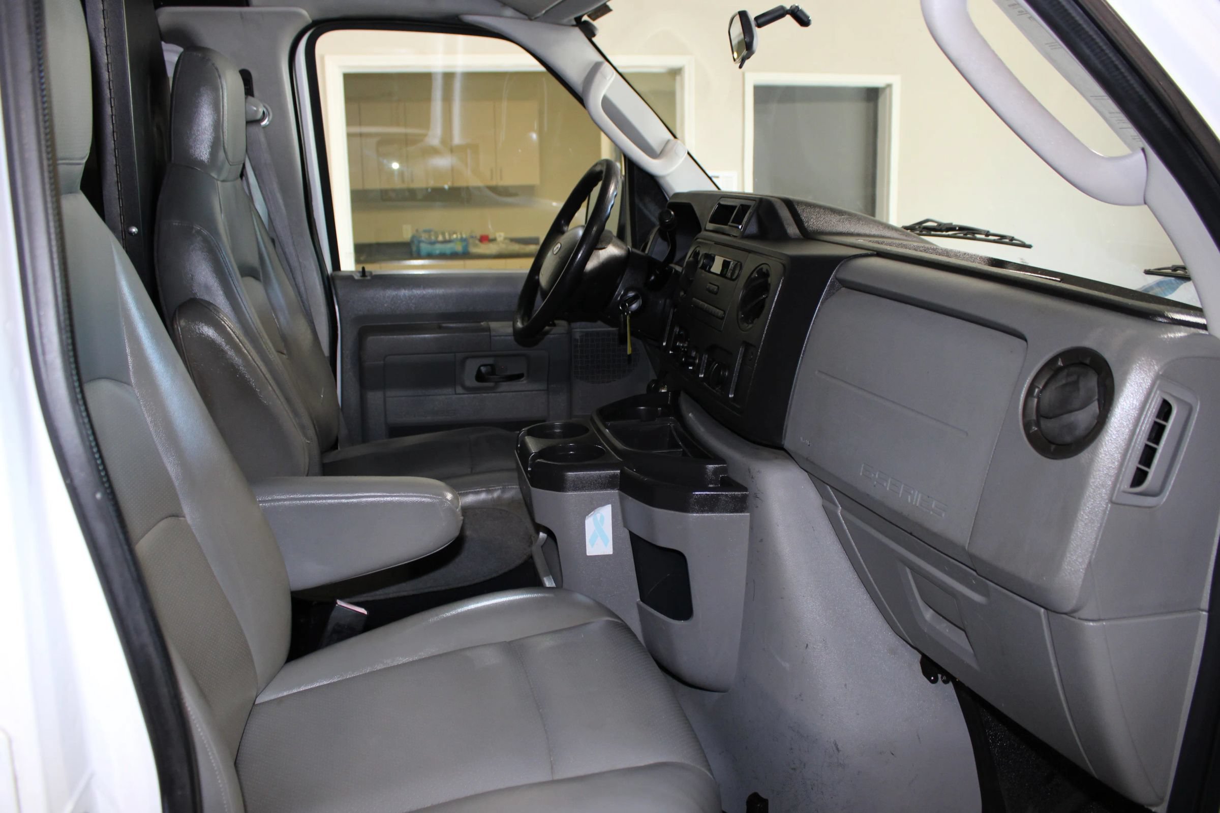 Used 2009 Ford E-350 and Econoline 350 Super Duty RWD image 19